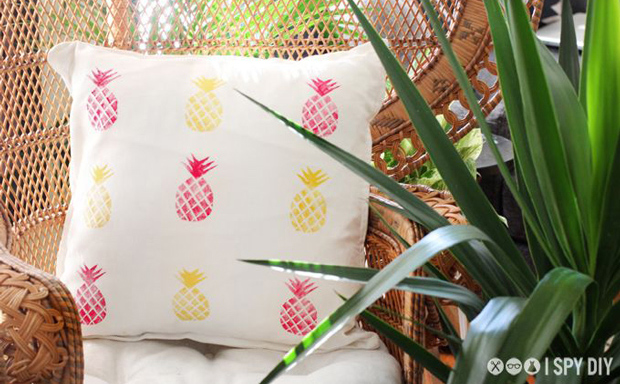 pineapple_print_cushion-1