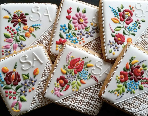 embroidered_cookies